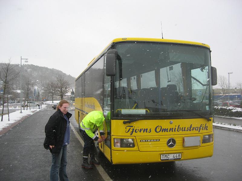 mars 2008 154.jpg - På väg hem till Tjörn igen var vi tvugna att stanna på kexfabriken i Kungälv.